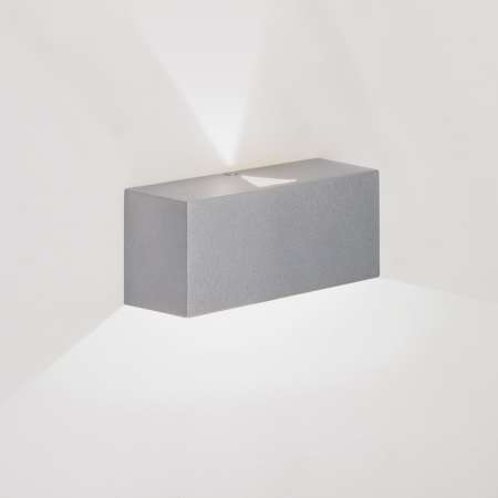 Milan Milan Mini – štvorcové nástenné svietidlo